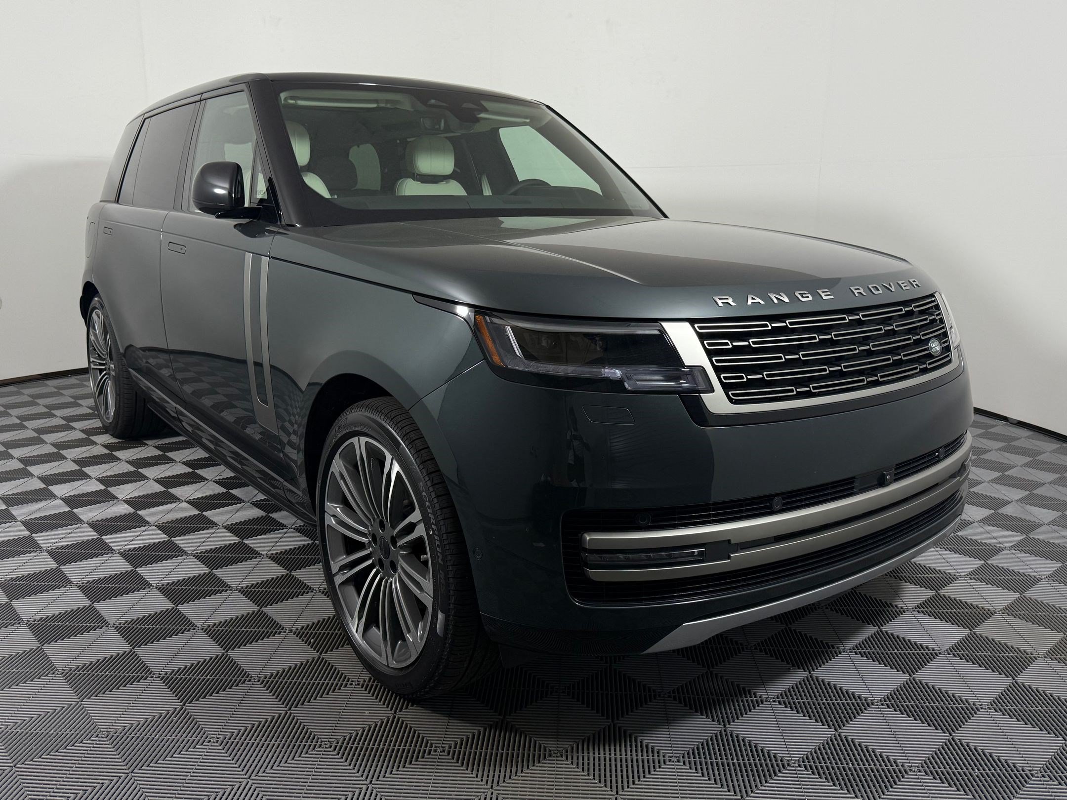 New 2026 Land Rover Range Rover Long Wheelbase SE AWD/4WD image 7