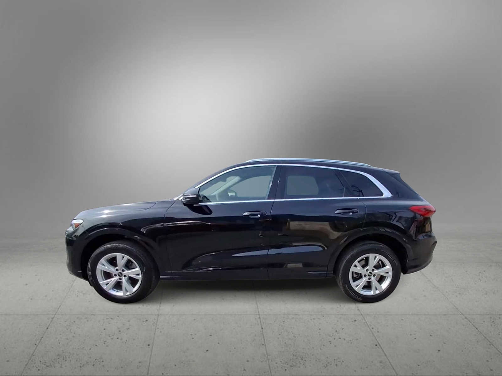 Certified 2025 Audi Q5 Premium AWD/4WD image 5