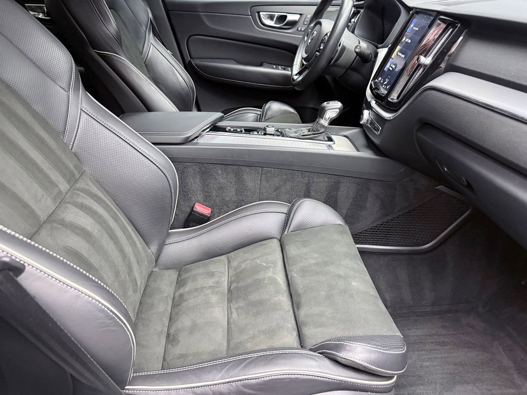 Used 2019 Volvo XC60 T6 R-Design w/ Protection Package Premier image 12