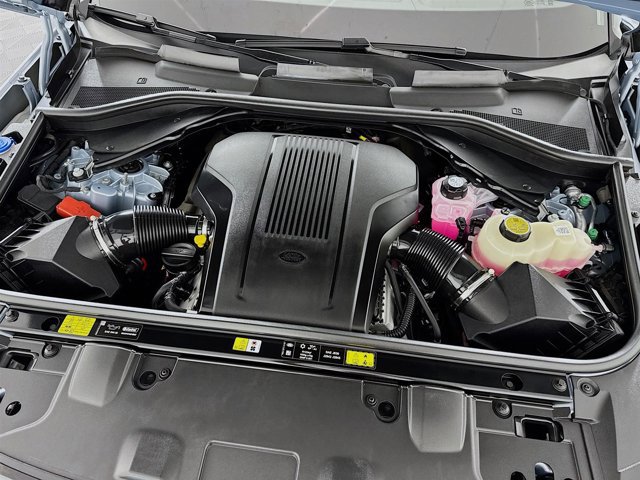 Used 2025 Land Rover Range Rover SE image 32