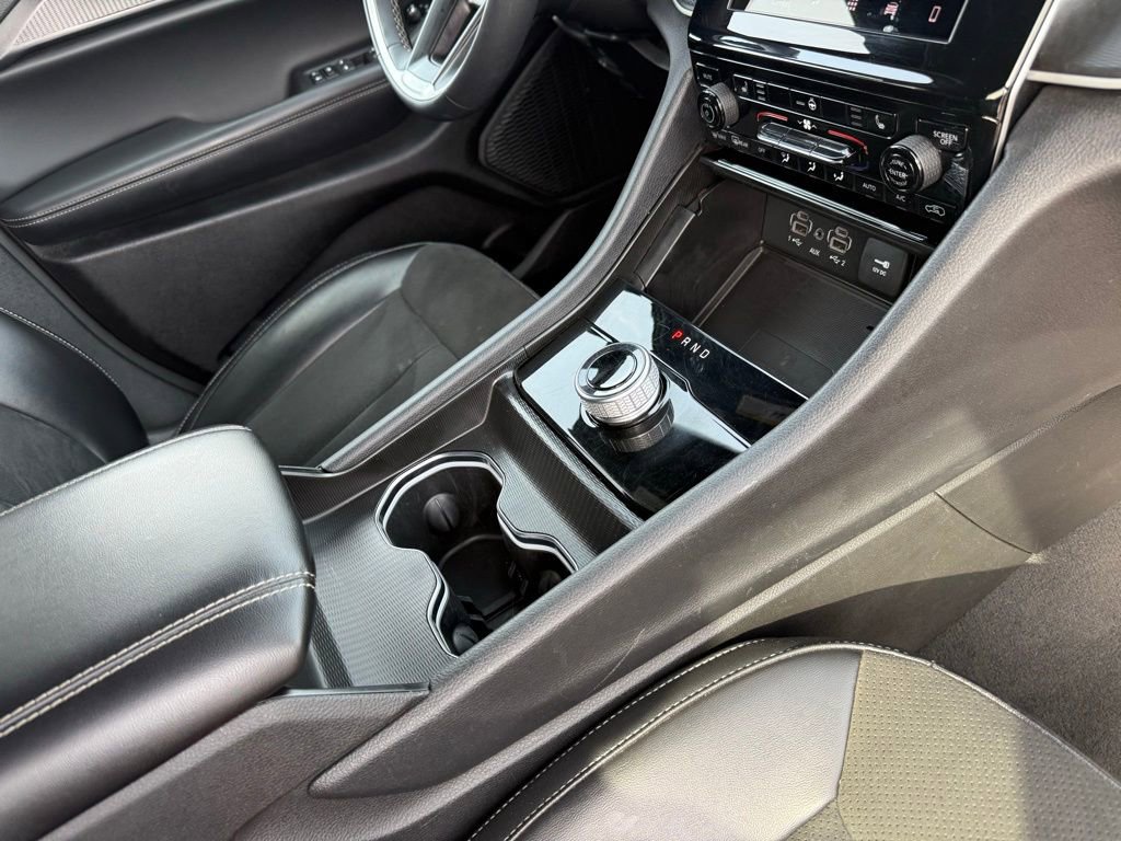 Used 2024 Jeep Grand Cherokee L Laredo image 46