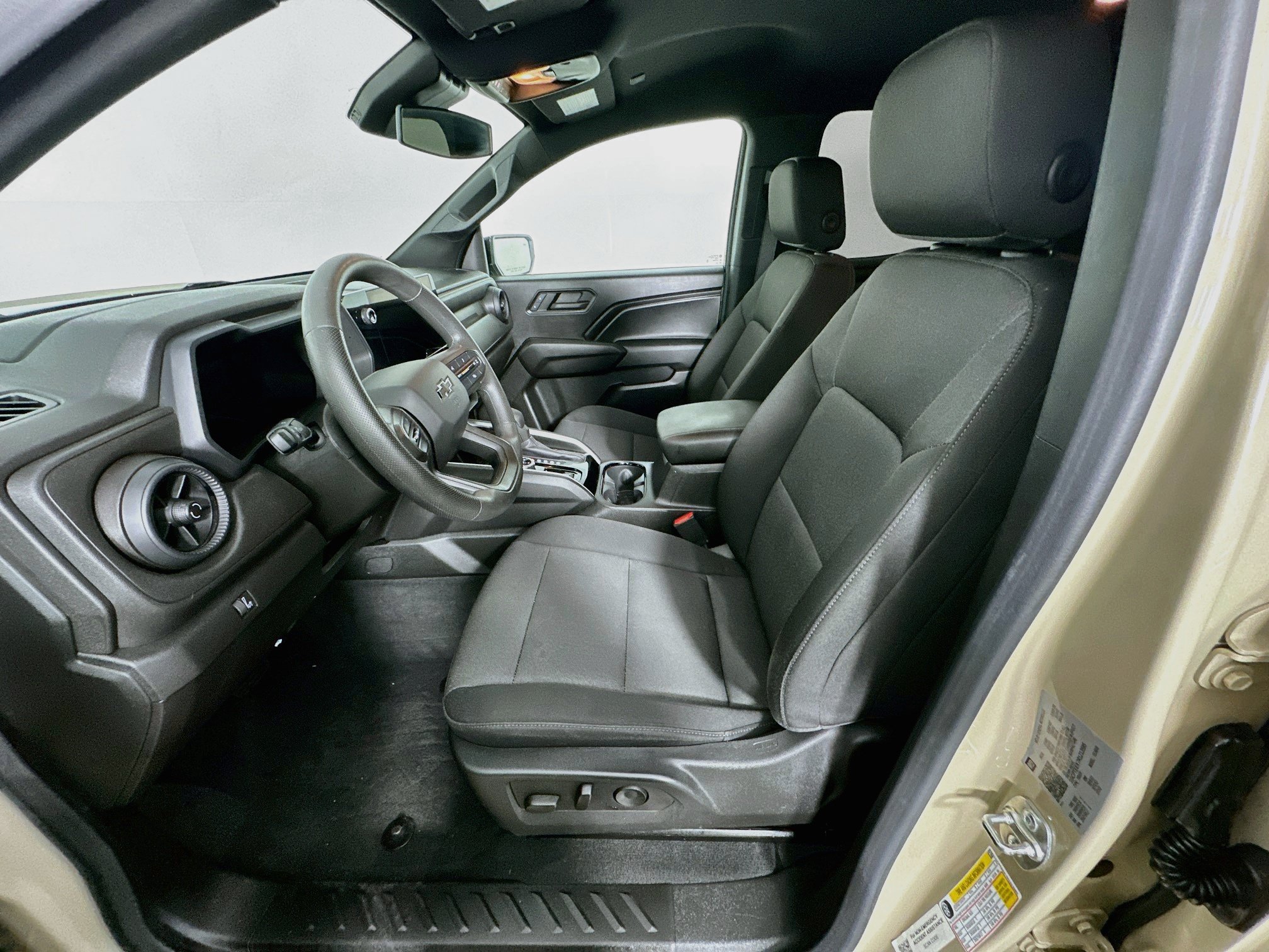 Used 2024 Chevrolet Colorado Trail Boss w/ Technology Package AWD/4WD image 13