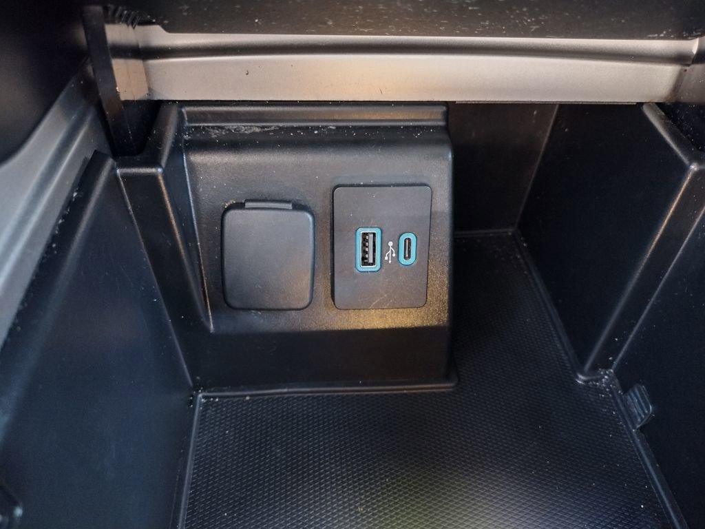 Used 2020 Ford Explorer XLT w/ Equipment Group 202A image 25