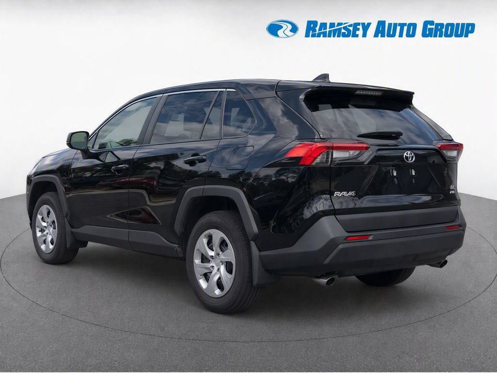 Used 2023 Toyota RAV4 LE AWD/4WD image 3