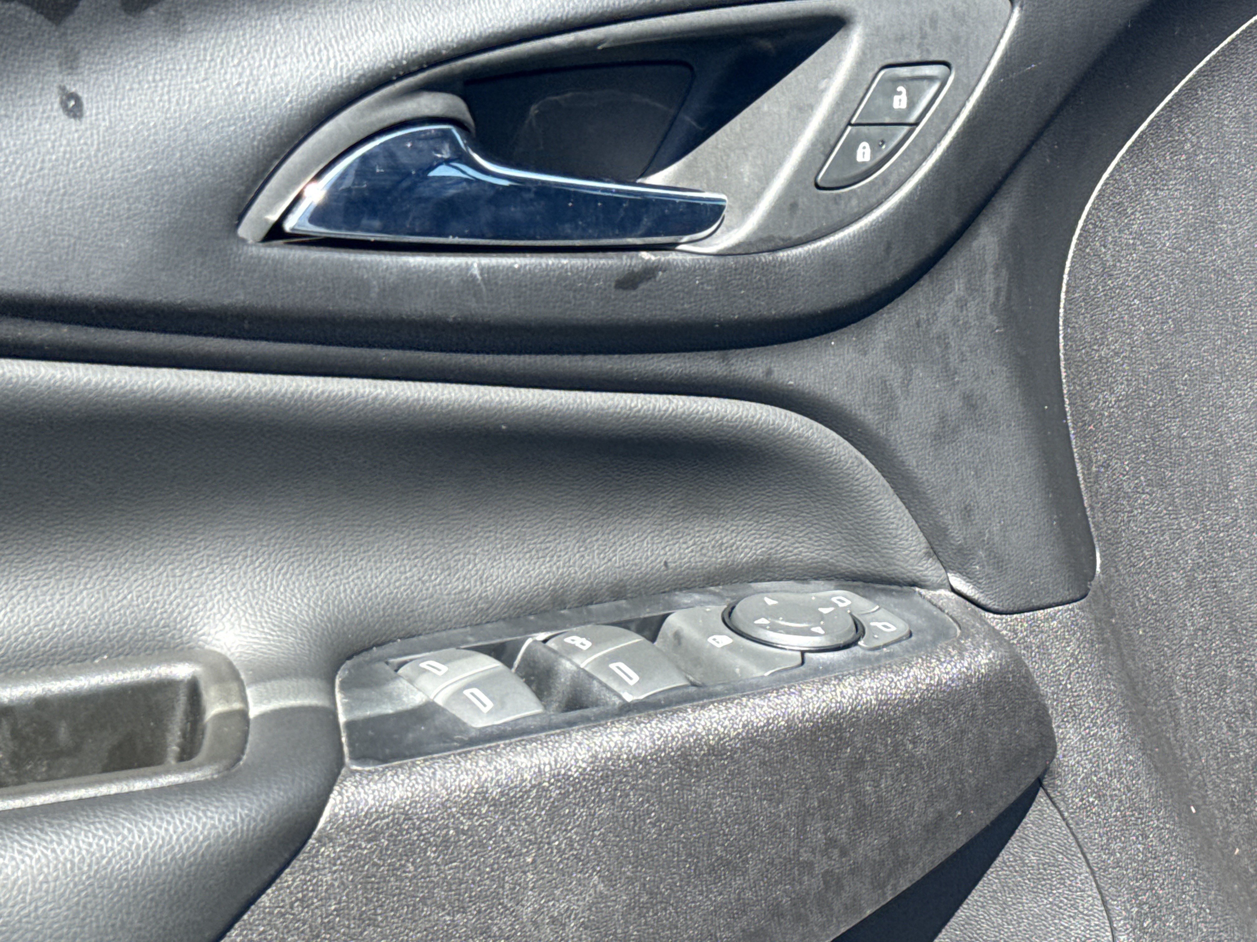 Used 2019 Chevrolet Equinox LT FWD image 15