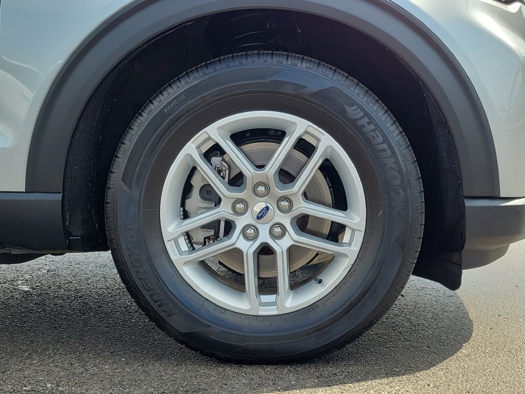 Certified 2025 Ford Explorer Active RWD image 10