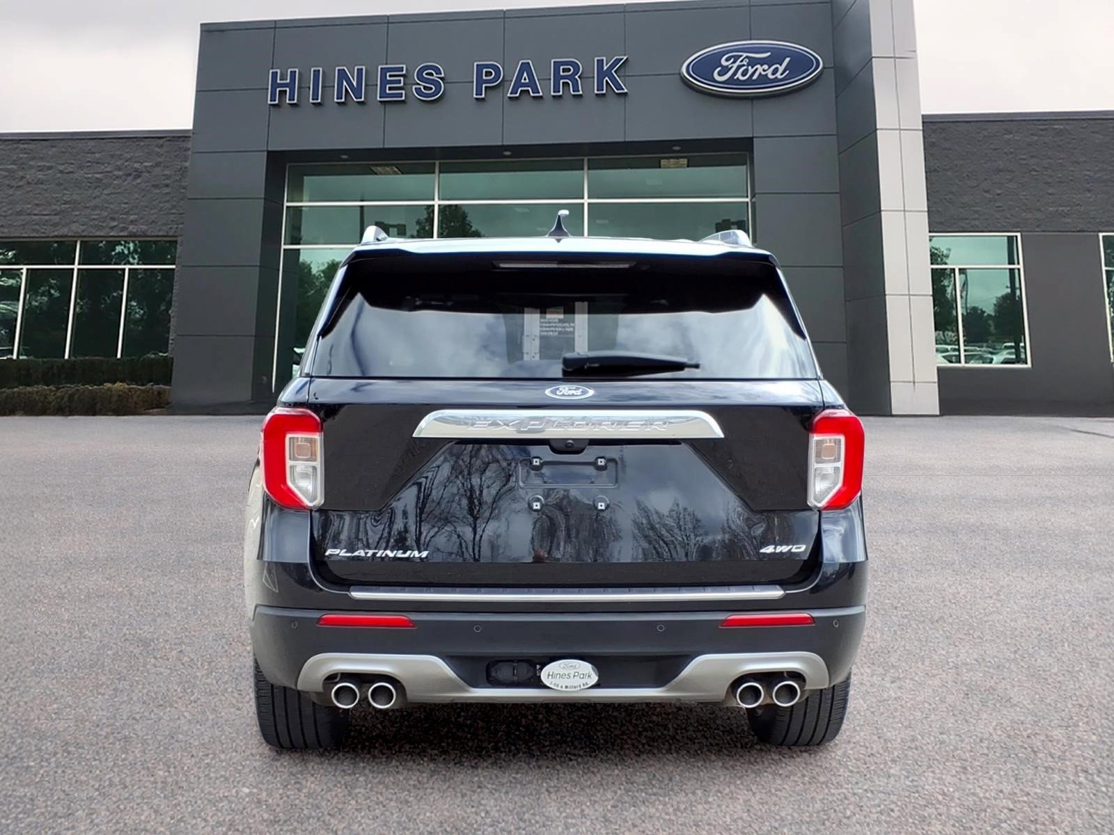 Used 2023 Ford Explorer Platinum w/ Technology Package AWD/4WD image 6