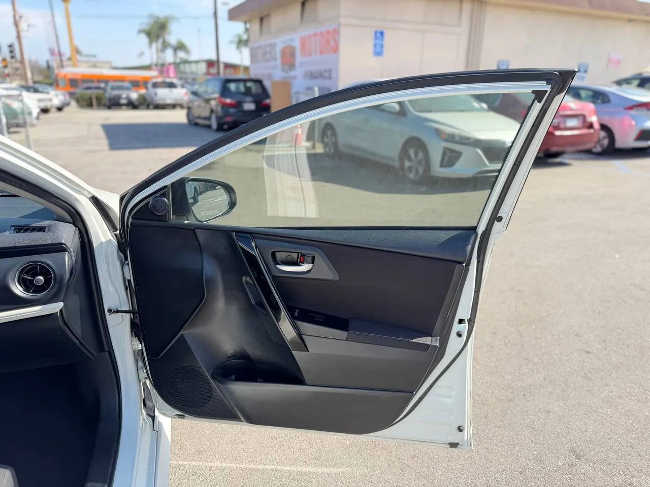 Used 2018 Toyota Corolla iM w/ Carpet Mat Package (TMS) image 30