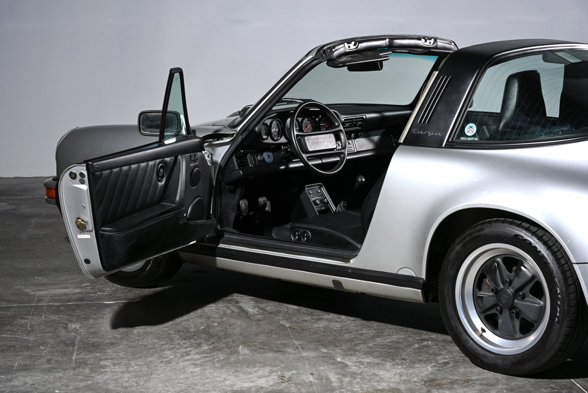 Used 1988 Porsche 911 Carrera RWD image 13