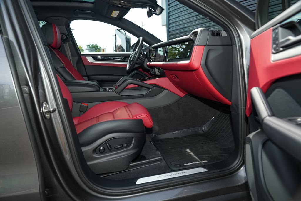 Certified 2026 Porsche Cayenne Coupe AWD/4WD image 35