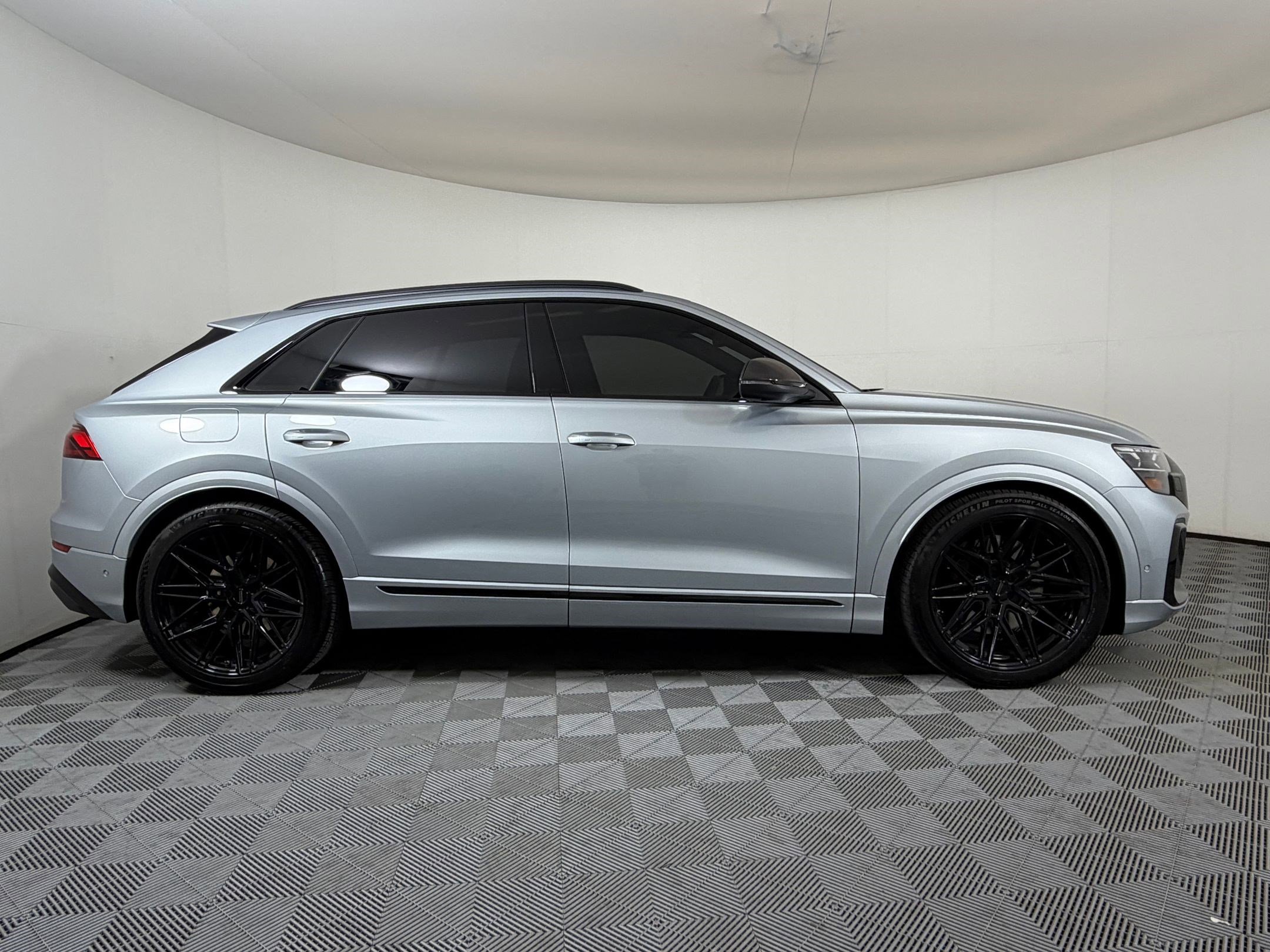 Used 2024 Audi SQ8 Prestige image 8