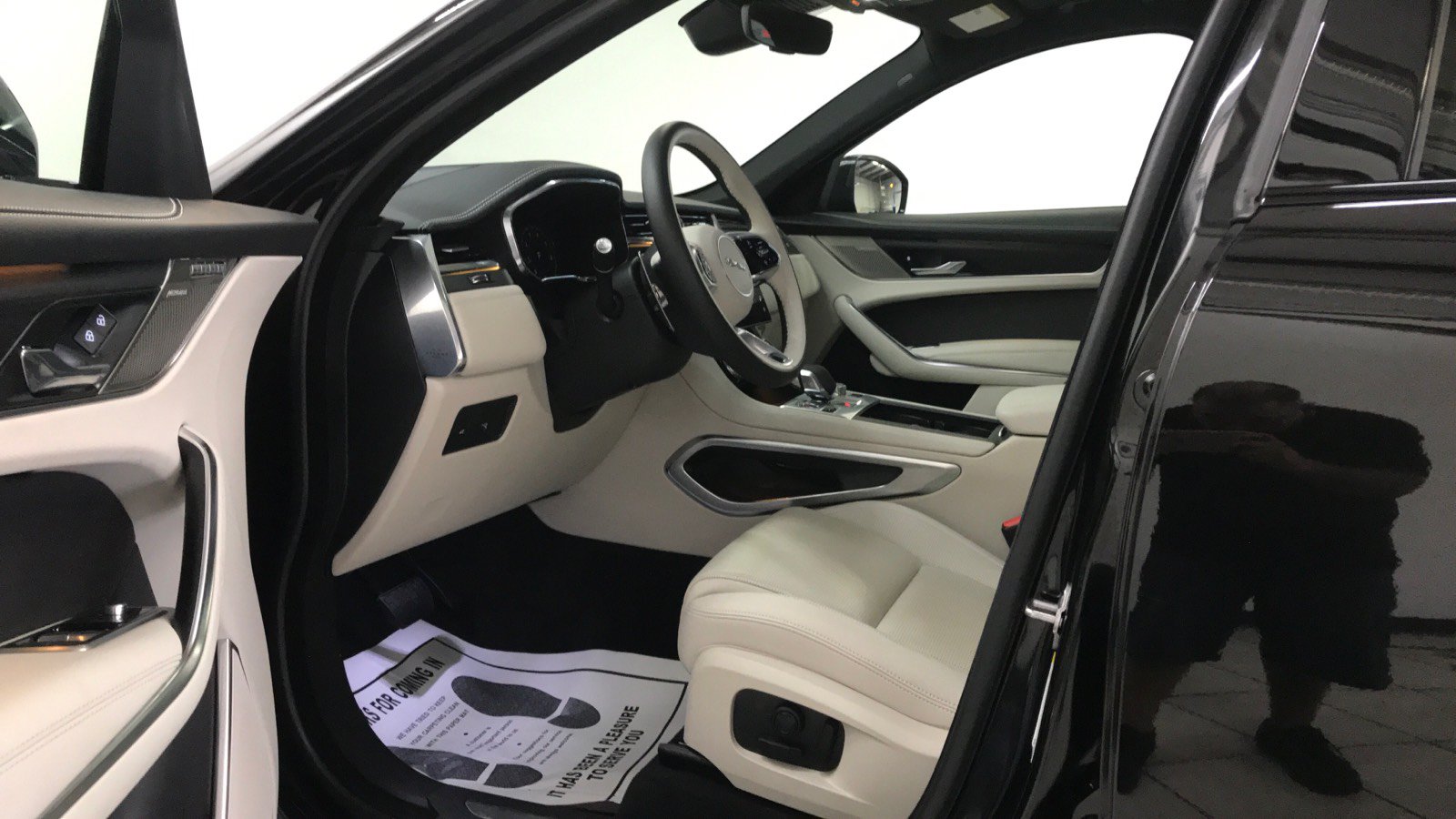 Used 2024 Jaguar F-PACE R-Dynamic S AWD/4WD image 9