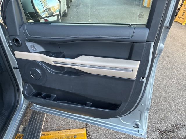 Used 2023 Ford Expedition Limited image 26