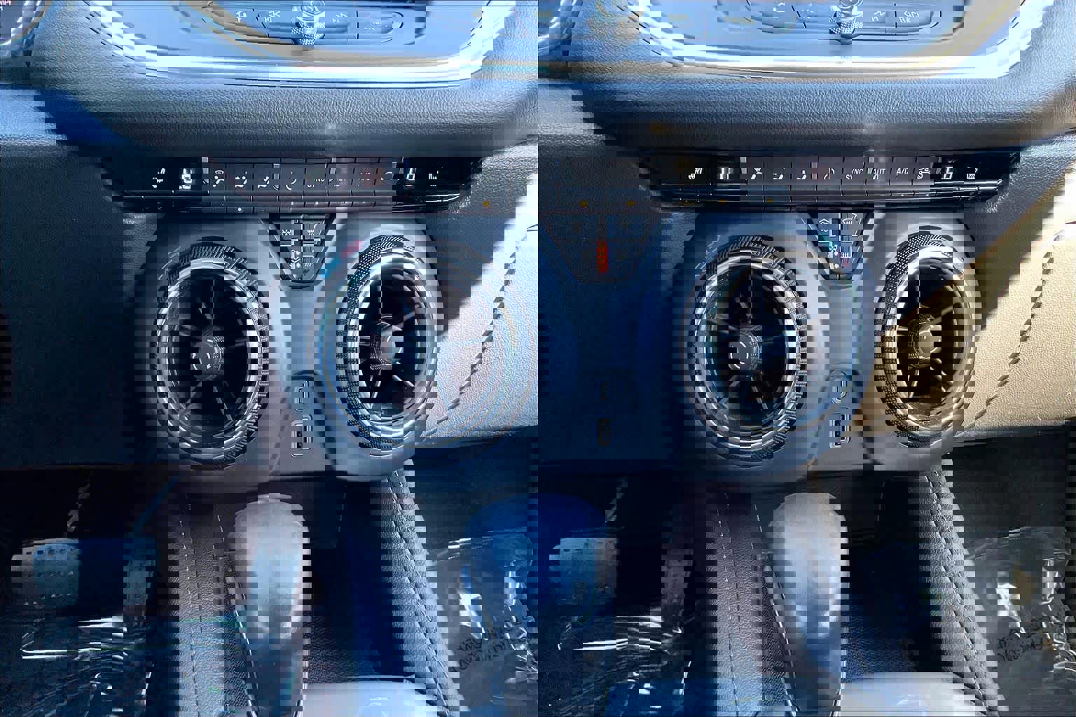 Used 2019 Chevrolet Blazer LT image 31