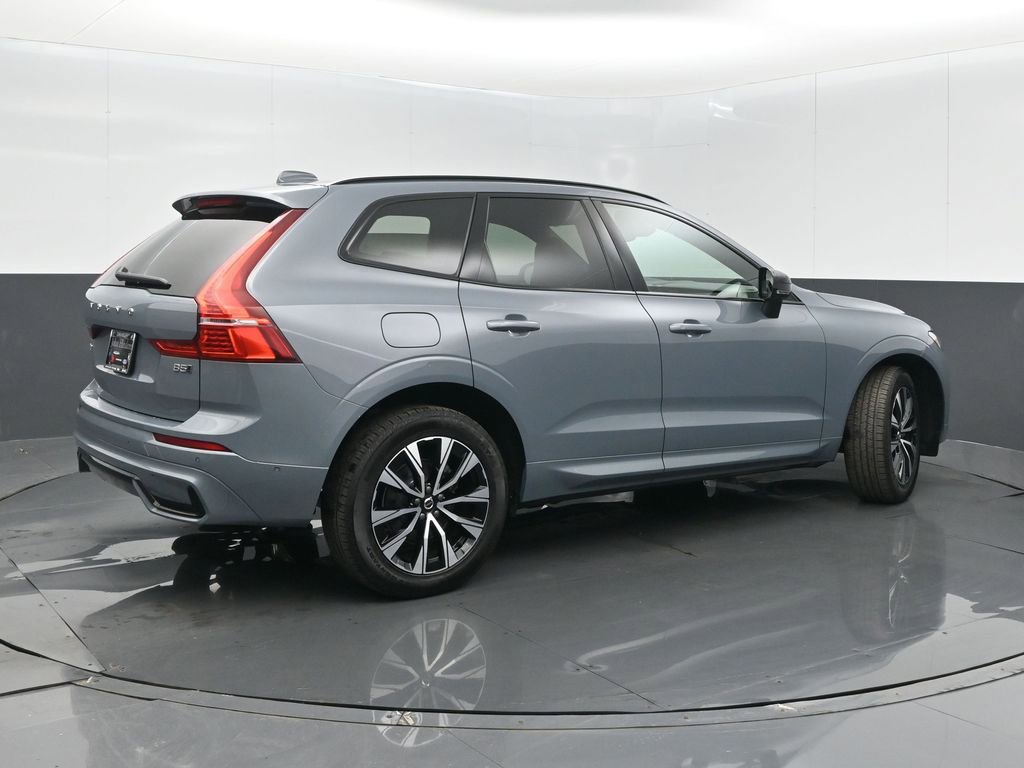 Used 2024 Volvo XC60 B5 Plus AWD/4WD image 7