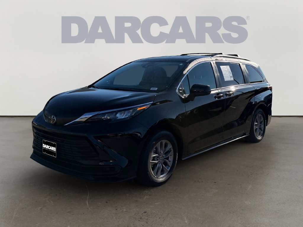 Used 2026 Toyota Sienna LE AWD/4WD image 3