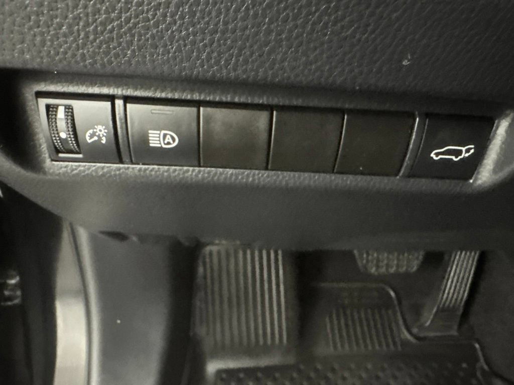 Used 2022 Toyota RAV4 XLE Premium FWD image 21