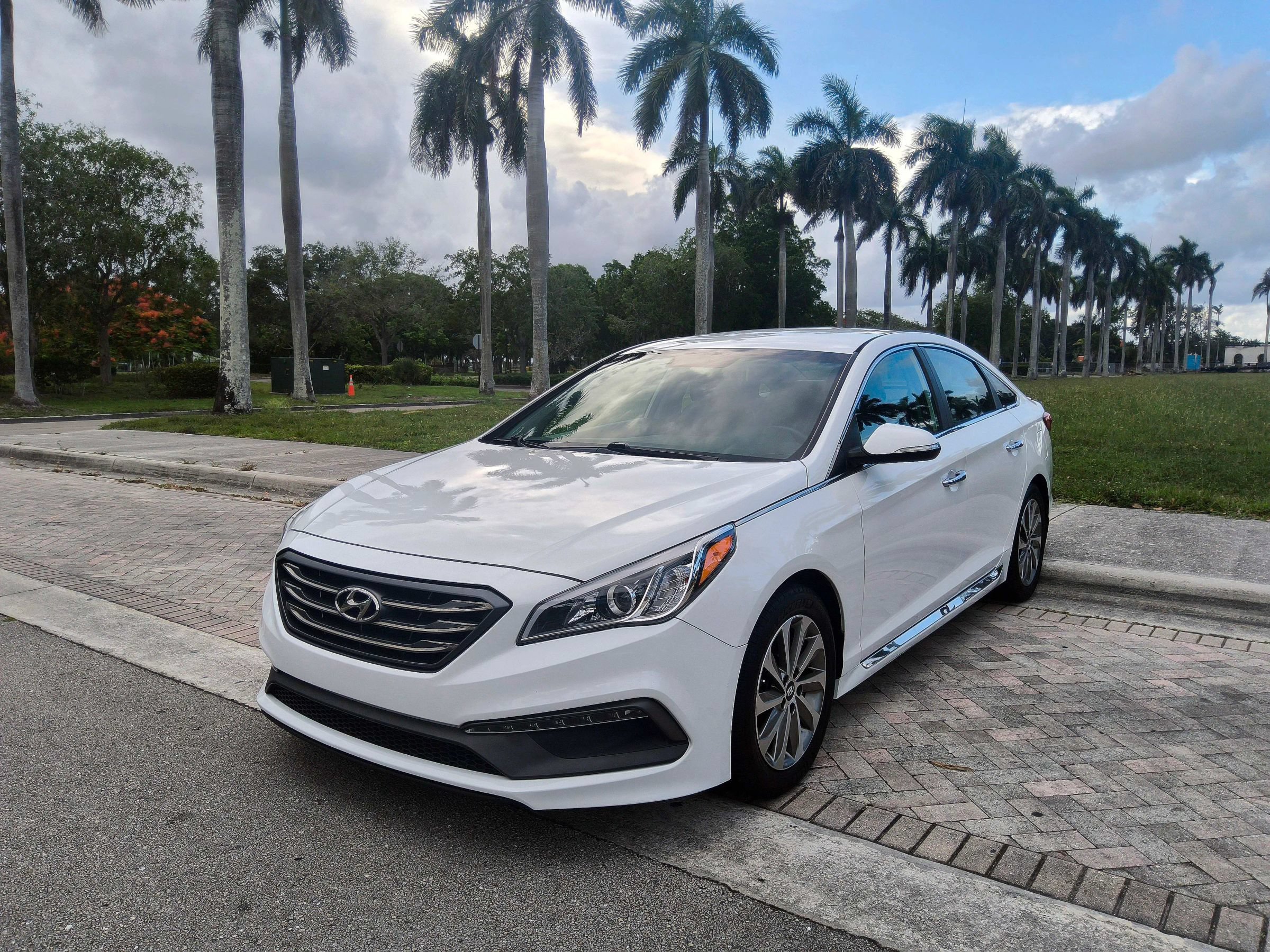 Used 2016 Hyundai Sonata Sport w/ Option Group 02 FWD video 2
