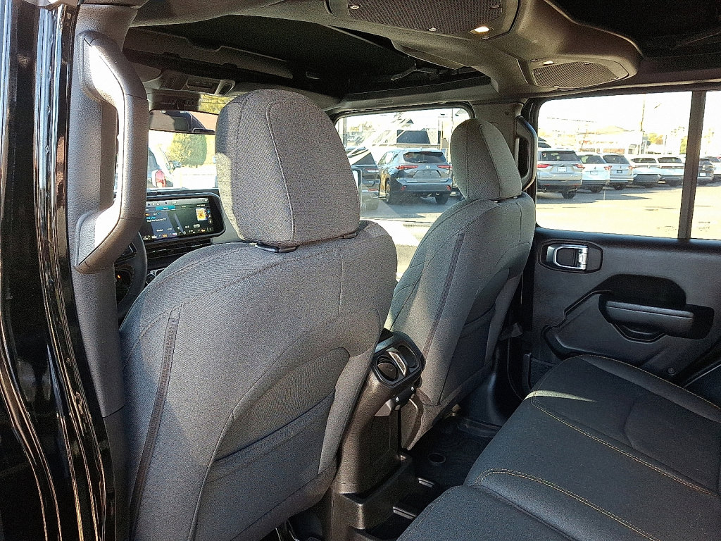 Used 2024 Jeep Wrangler Unlimited image 21