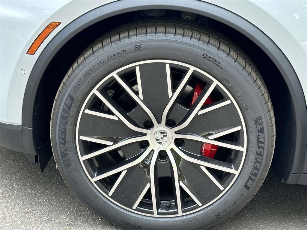 New 2025 Porsche Macan 4S Electric image 11