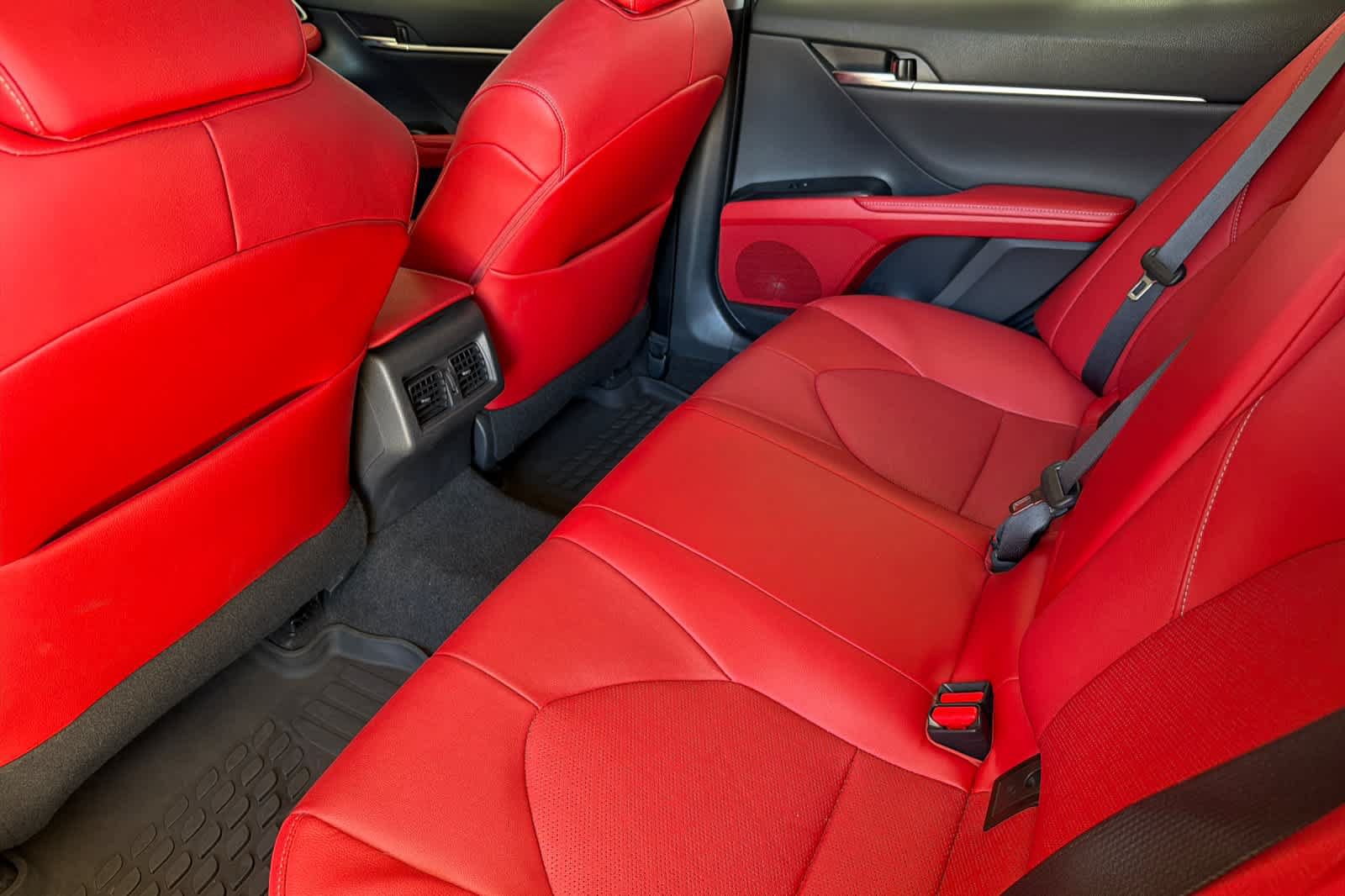 Used 2020 Toyota Camry XSE FWD image 4