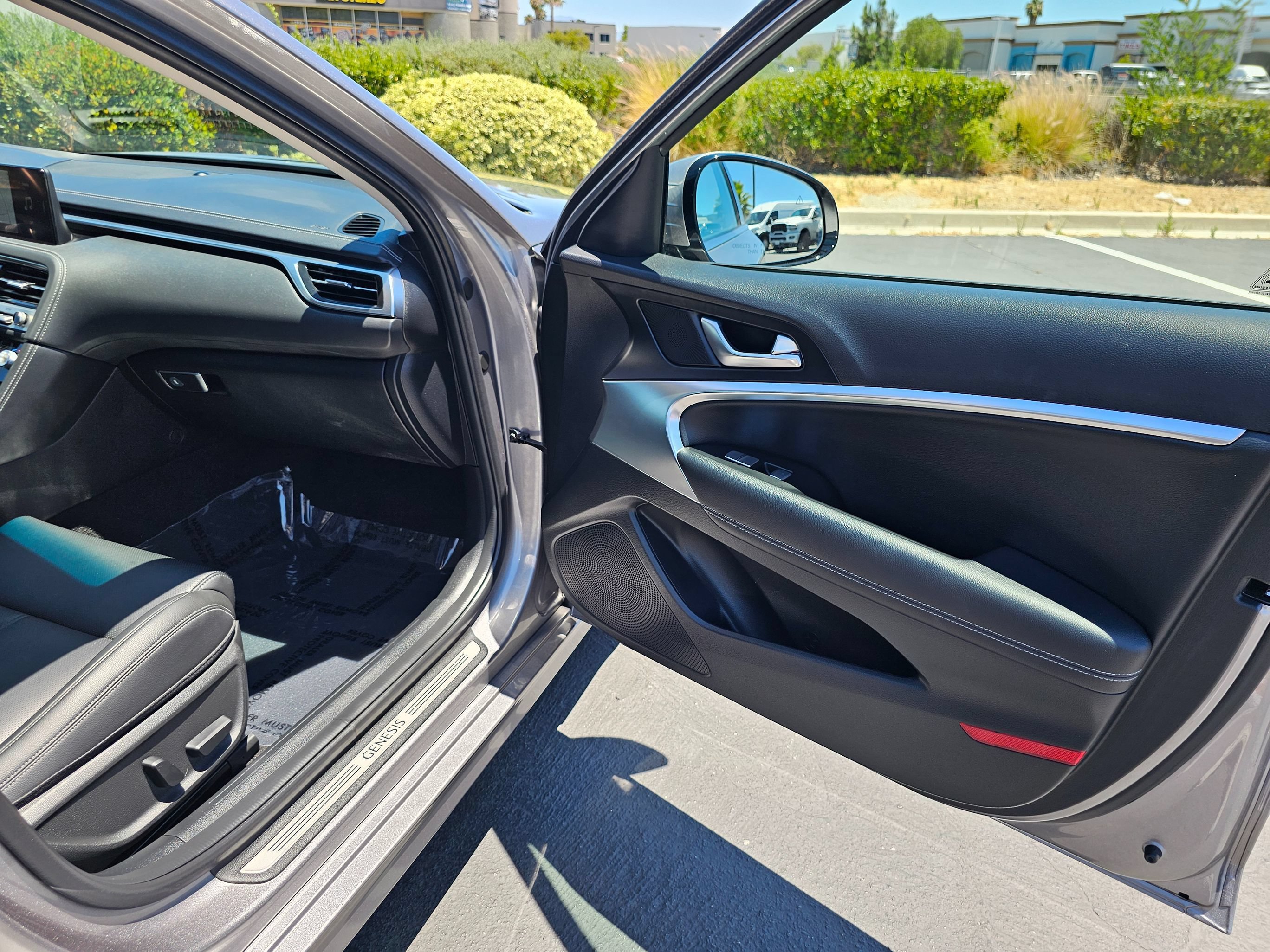 Used 2025 Genesis G70 2.5T RWD image 30