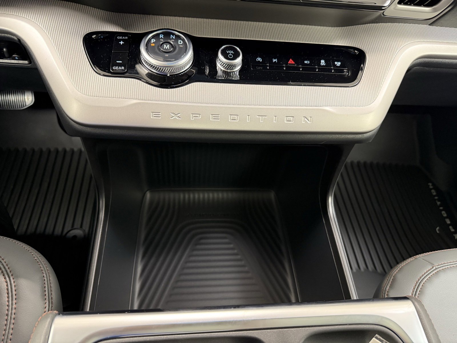 New 2025 Ford Expedition Active image 21