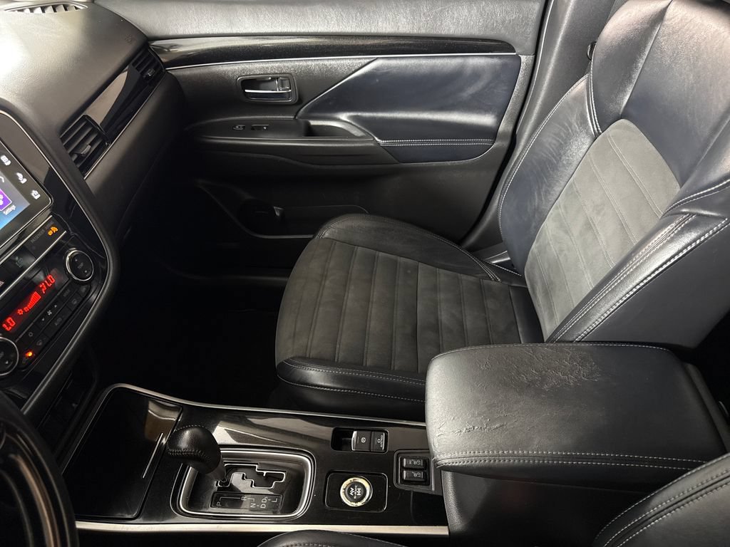 Used 2019 Mitsubishi Outlander SE AWD/4WD image 16