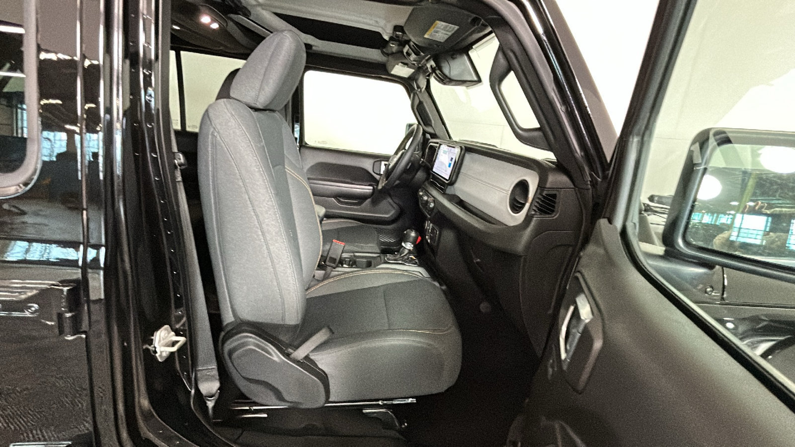 Used 2024 Jeep Wrangler Unlimited w/ Convenience Group AWD/4WD image 35