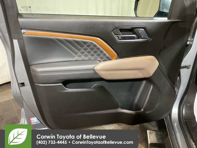 Used 2024 GMC Canyon Denali image 25