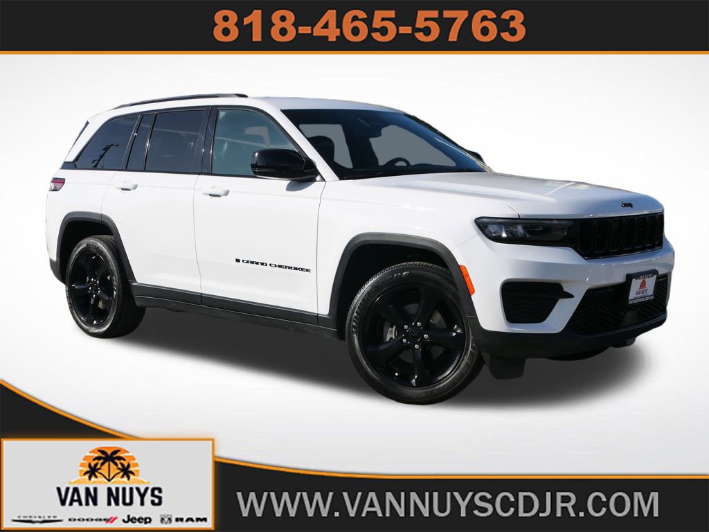Used 2023 Jeep Grand Cherokee Altitude image 1