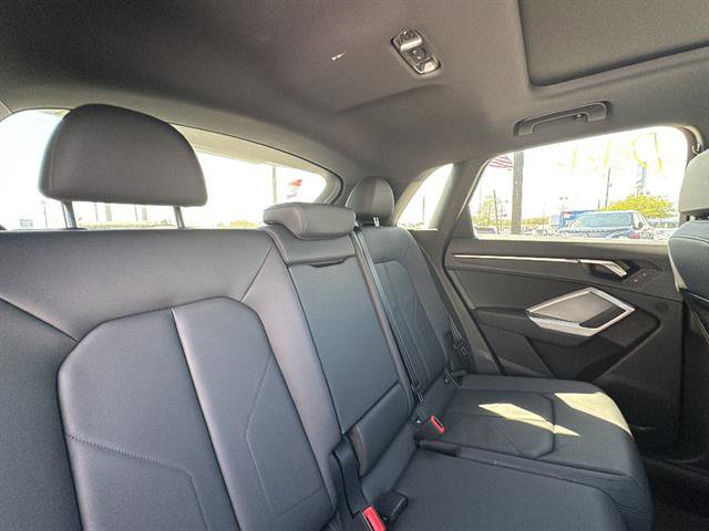 Used 2025 Audi Q3 2.0T Premium image 11