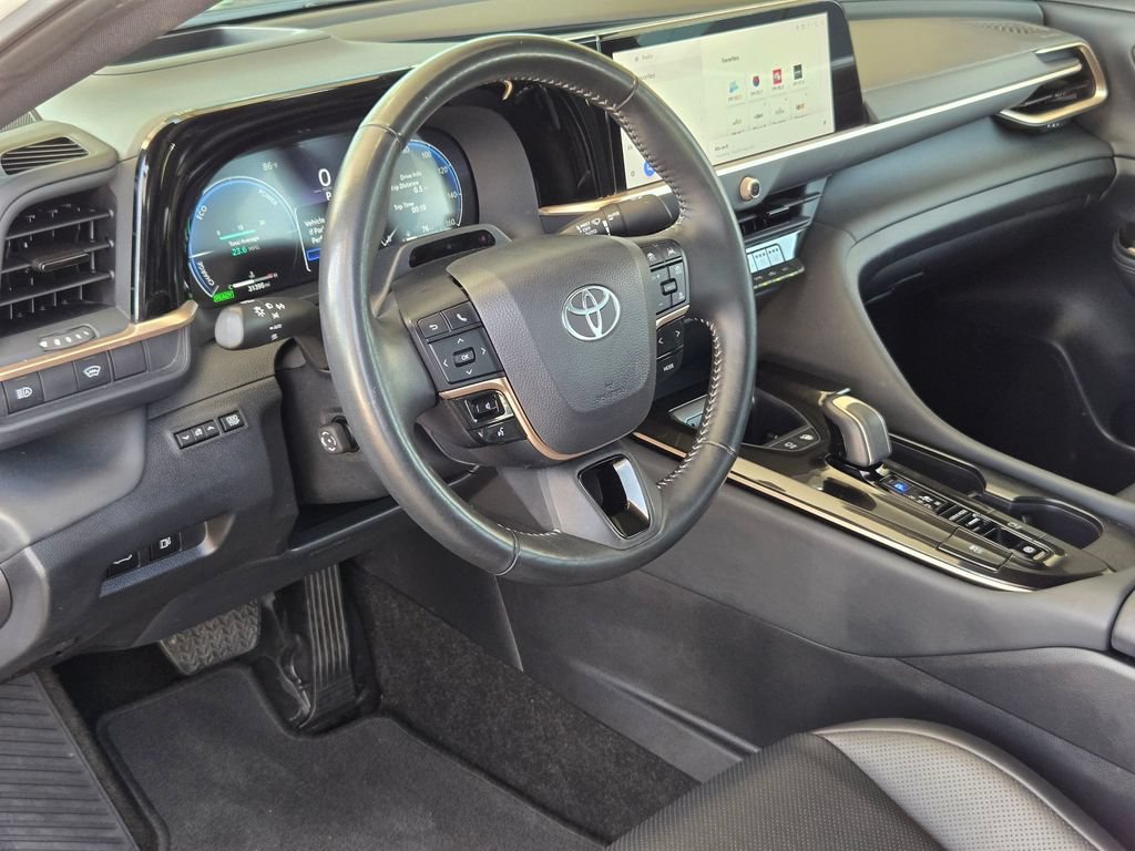 Used 2025 Toyota Crown Platinum AWD/4WD image 10