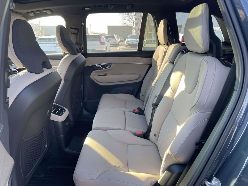 New 2026 Volvo XC90 T8 Plus w/ Protection Package Premier image 4
