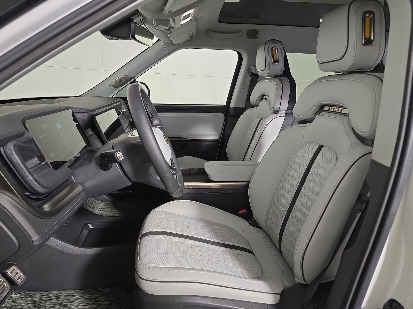 Used 2024 Rivian R1S Adventure AWD/4WD image 20