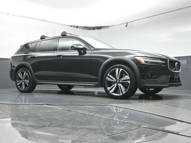 Used 2023 Volvo V60 B5 Cross Country Plus w/ Climate Package AWD/4WD image 32
