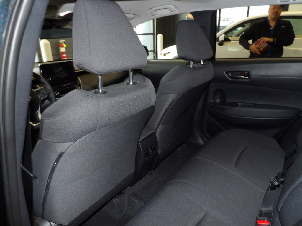 Used 2025 Toyota Corolla Cross LE image 21