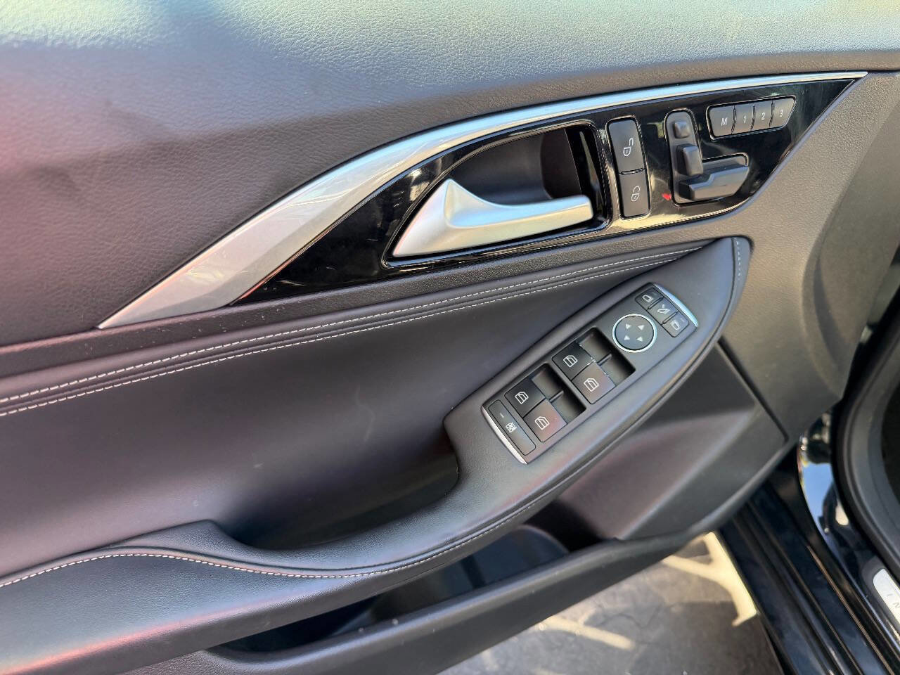 Used 2017 INFINITI QX30 Sport w/ Cargo Package image 8