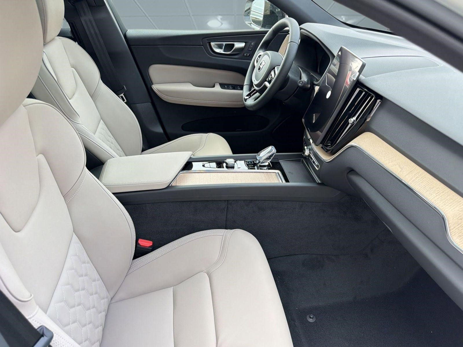 New 2026 Volvo XC60 B5 Plus w/ Protection Package Premier AWD/4WD image 29