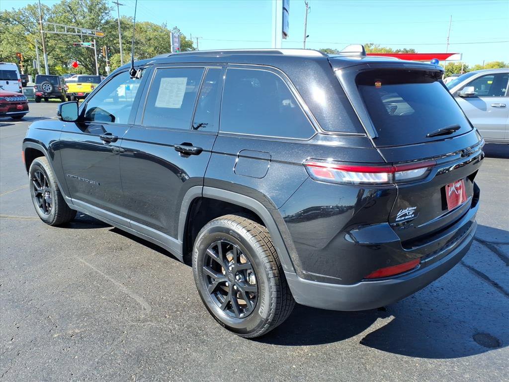 Used 2024 Jeep Grand Cherokee Altitude image 6