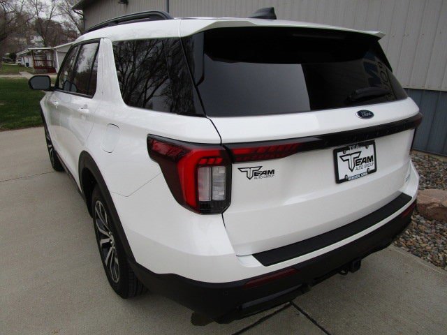 Used 2025 Ford Explorer ST-Line AWD/4WD image 5