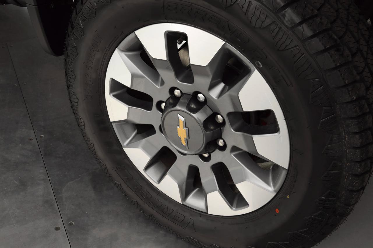 Used 2022 Chevrolet Silverado 2500 Custom w/ Custom Value Package image 9