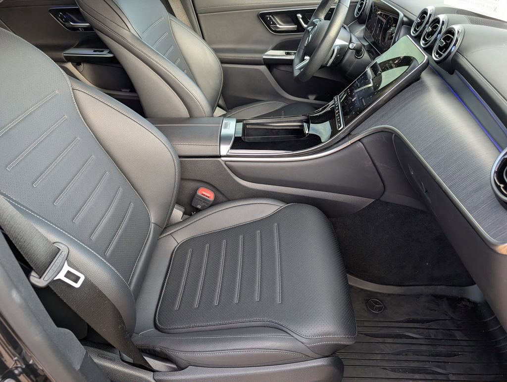 Used 2025 Mercedes-Benz GLC 350e 4MATIC image 12