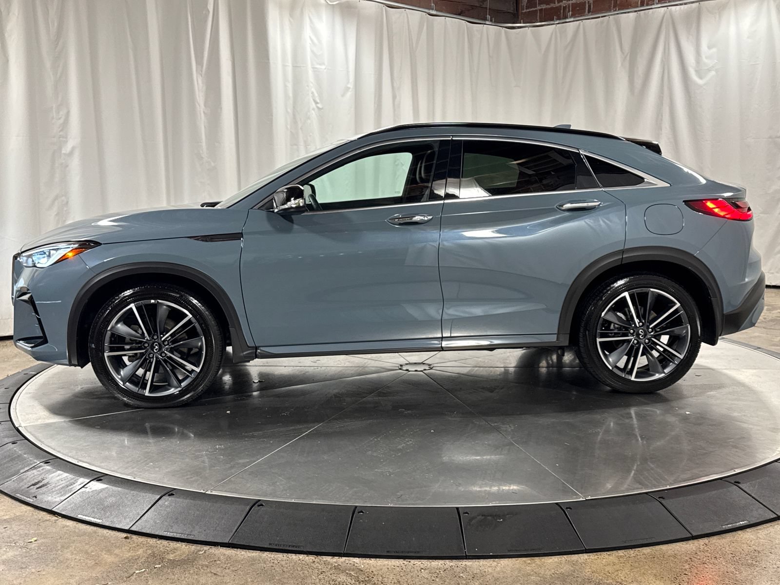 Certified 2025 INFINITI QX55 Luxe w/ Cargo Package AWD/4WD image 8