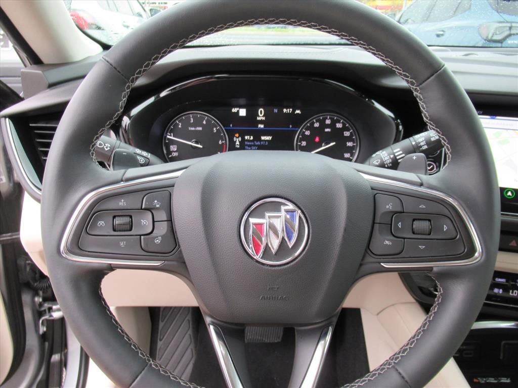 Used 2023 Buick Envision Avenir image 22
