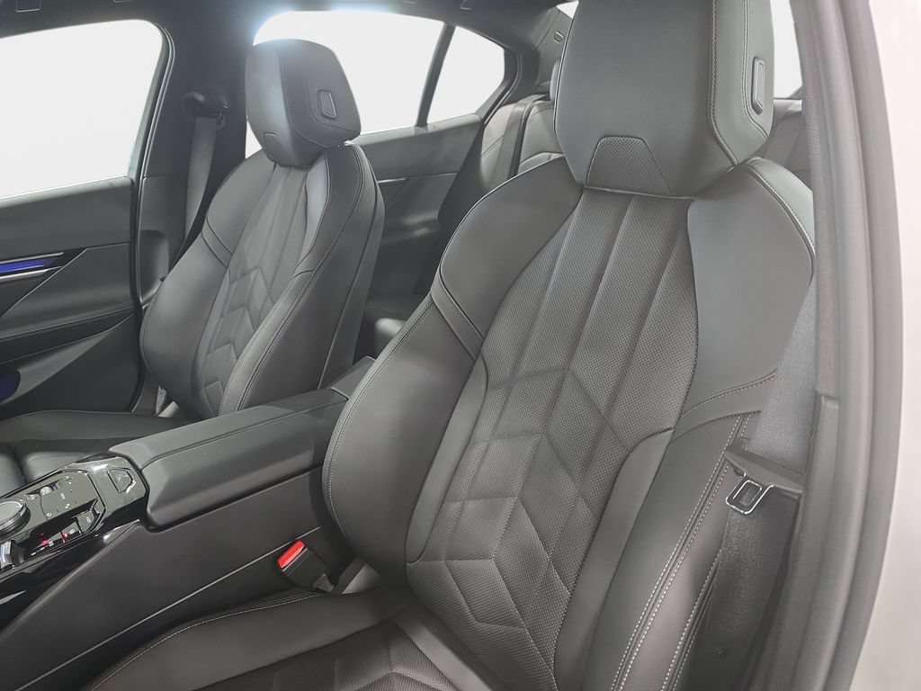 Certified 2025 BMW i5 eDrive40i w/ Premium Package RWD image 19