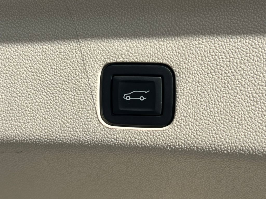 Used 2022 Cadillac Escalade Premium Luxury Platinum image 23