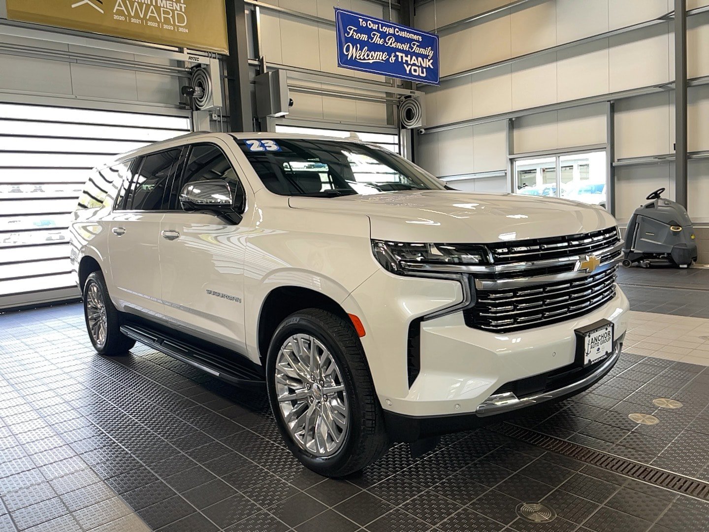 Used 2023 Chevrolet Suburban Premier w/ Advanced Technology Package AWD/4WD image 1