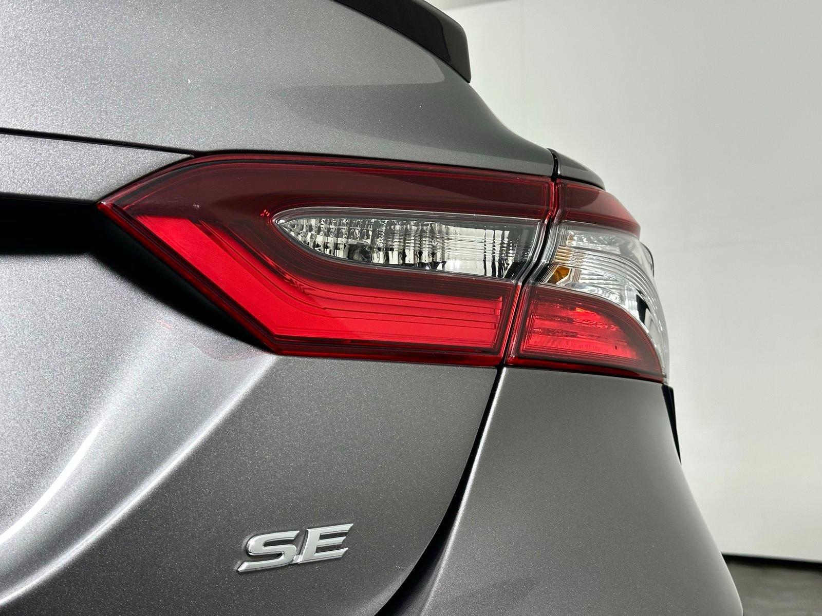 Used 2023 Toyota Camry SE FWD image 11