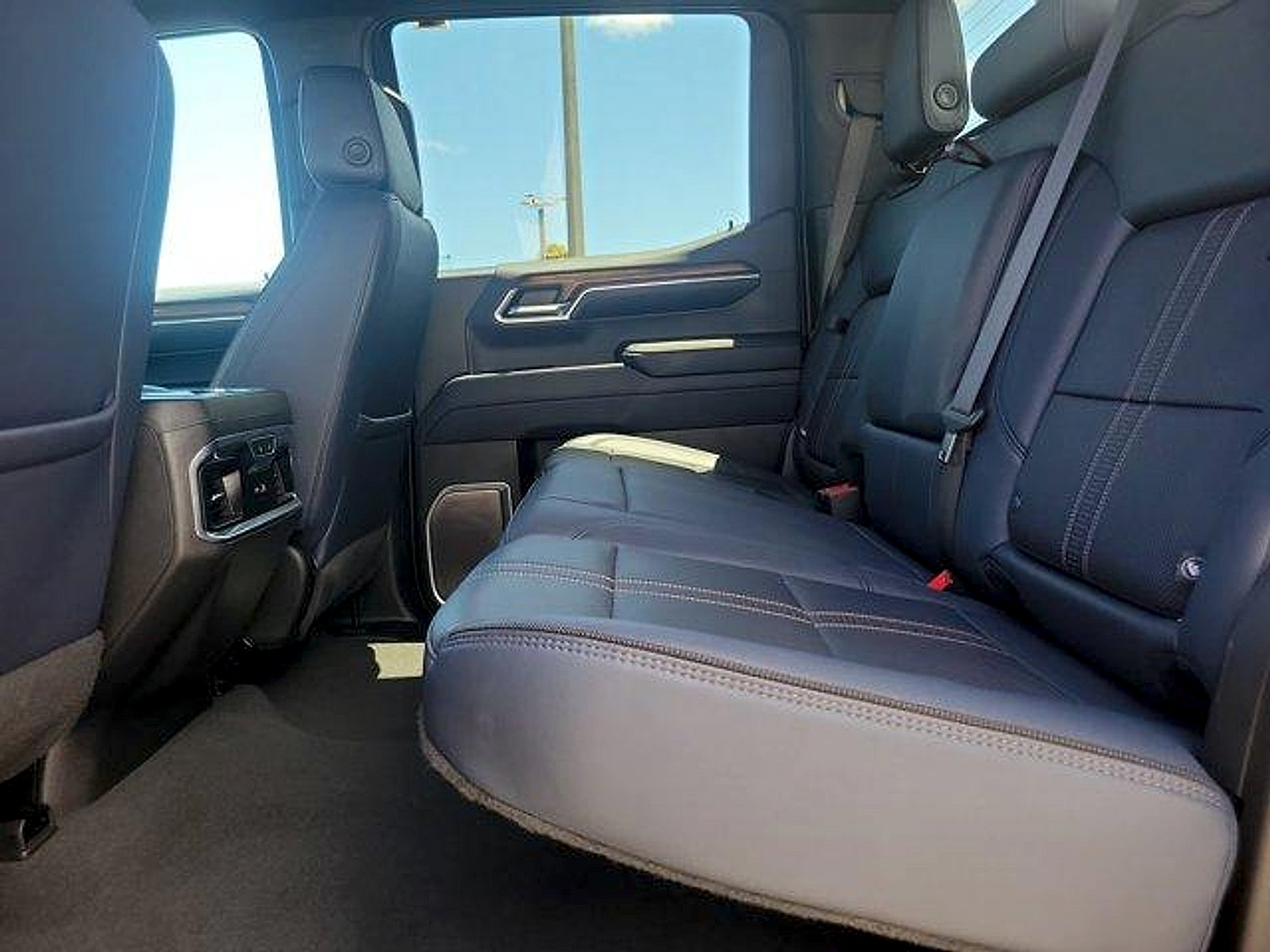 Used 2022 Chevrolet Silverado 1500 High Country RWD image 13